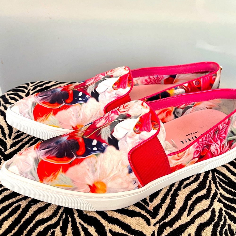 TED BAKER “Thfia” Floral Swirl Pointed-Toe Sneaker Flats, Size 6
